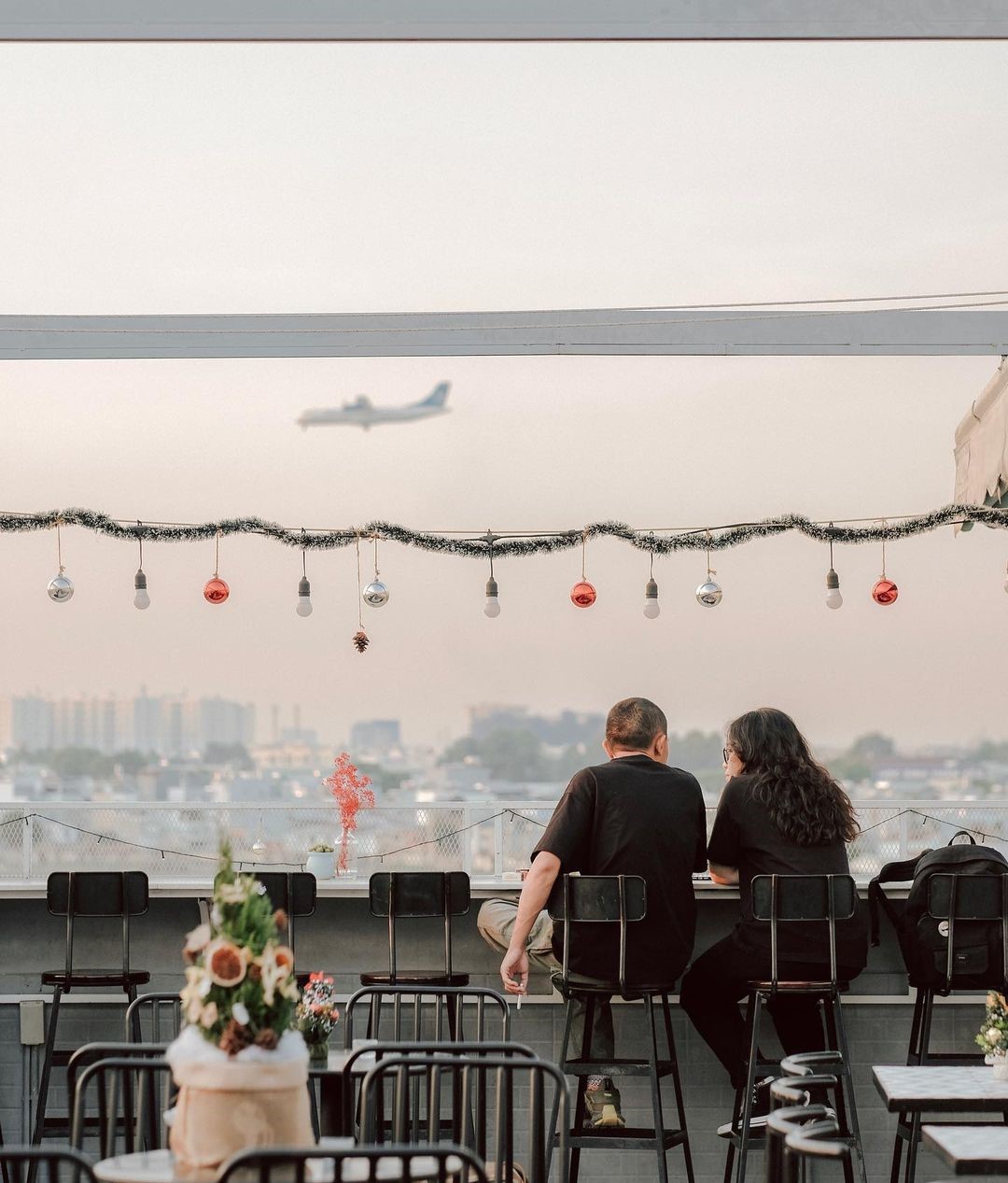 Check-in 7 quán cafe ngắm máy bay ở Sài Gòn cho chiếc view sống ảo cực chất